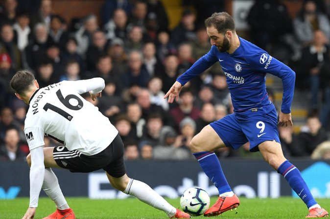 21 点决策压力：为何高额桌比低额桌更容易犯低级错误？（高额桌的决策陷阱：在21点中为何更易犯低级错误）