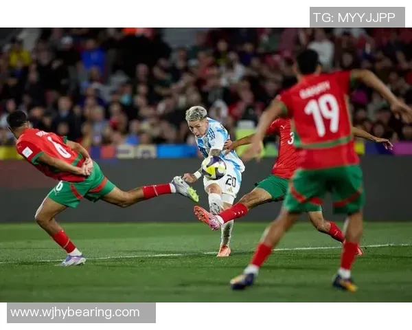 好起来了！杨瀚森造兰代尔失误后笑容满面