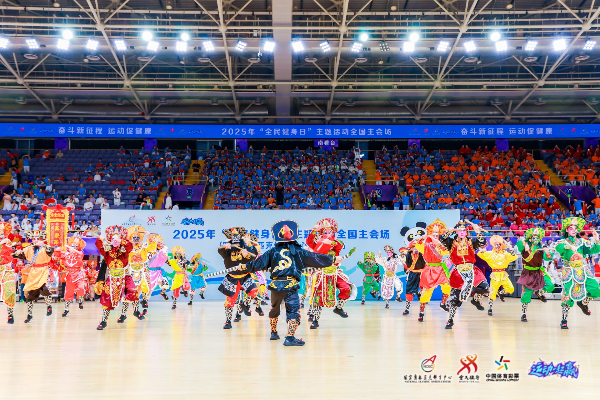 队记：鹈鹕不会贱卖琼斯和墨菲，要价不会低于一个首轮